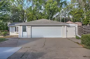 2079 Garnet Ln, Eagan, MN 55122 - Photo 3