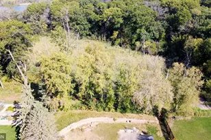 171 Red Oaks Dr, Vadnais Heights, MN 55127 - Photo 3