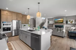 4944 Parkside Cir, Eagan, MN 55124 - Photo 5