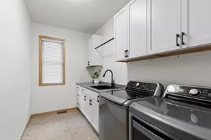 18780 Pathfinder Dr, Eden Prairie, MN 55347 - Photo 23