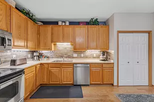 2713 Village Dr, Faribault, MN 55021 - Photo 9