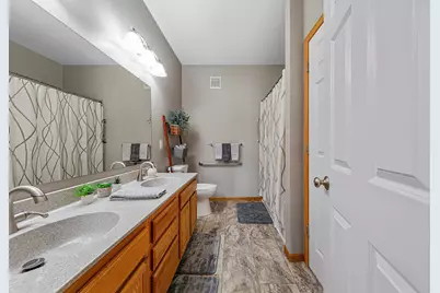 2713 Village Drive, Faribault, MN 55021 - Photo 29