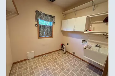 322 Oriole Avenue N, Thief River Falls, MN 56701 - Photo 15