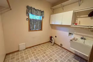 322 Oriole Ave N, Thief River Falls, MN 56701 - Photo 15