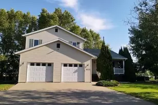 322 Oriole Ave N, Thief River Falls, MN 56701 - Photo 5