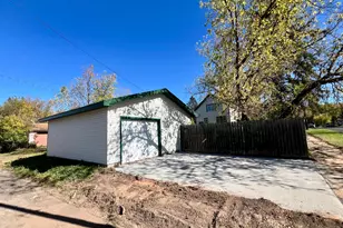 1129 16th Ave E, Hibbing, MN 55746 - Photo 5