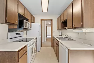 10113 W 34th St, Hopkins, MN 55305 - Photo 11