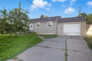 1123 Adams Ave, Eveleth, MN 55734 - Photo 5