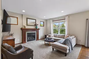 656 Lake Ridge Dr, Woodbury, MN 55129 - Photo 5