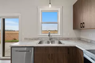 809 Viburnum St, Belle Plaine, MN 56011 - Photo 7