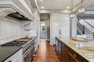 425 Carpenters Pt, Wayzata, MN 55391 - Photo 29