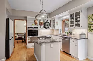 6221 Mallory Ln, Eden Prairie, MN 55346 - Photo 15