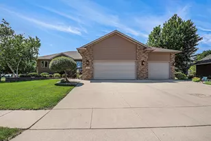 721 Britz Dr, Luverne, MN 56156 - Photo 5