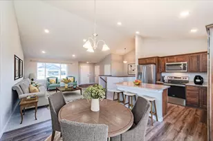 922 Prestwick Dr, Belle Plaine, MN 56011 - Photo 11