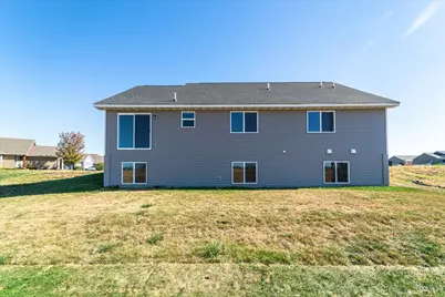 922 Prestwick Drive, Belle Plaine, MN 56011 - Photo 3