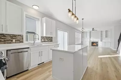 943 Earley Lake Curve, Burnsville, MN 55306 - Photo 11