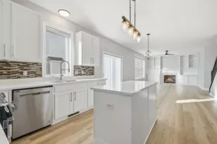 943 Earley Lake Curve, Burnsville, MN 55306 - Photo 11