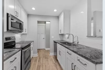 205 Barry Avenue S #210, Wayzata, MN 55391 - Photo 5