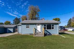 604 Lincoln Ave, Crookston, MN 56716 - Photo 1