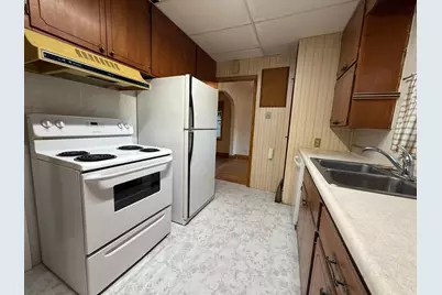 211 Kendall Avenue N, Thief River Falls, MN 56701 - Photo 17