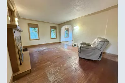 211 Kendall Avenue N, Thief River Falls, MN 56701 - Photo 3