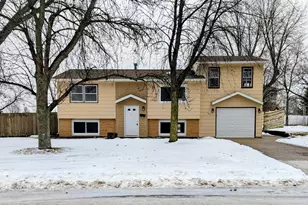 1801 Linn Dr, Owatonna, MN 55060 - Photo 1