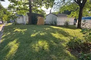 988 Earl St, Saint Paul, MN 55106 - Photo 3