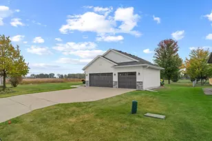 2595 Fox Hollow Ln, Owatonna, MN 55060 - Photo 3