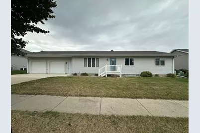 305 E Veterans Drive, Luverne, MN 56156 - Photo 1