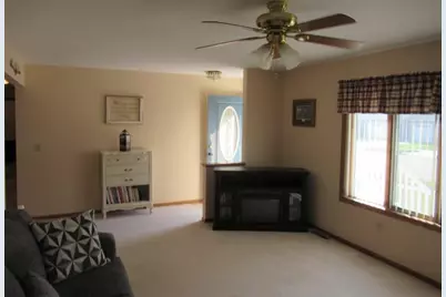 305 E Veterans Drive, Luverne, MN 56156 - Photo 9