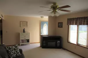 305 E Veterans Dr, Luverne, MN 56156 - Photo 9