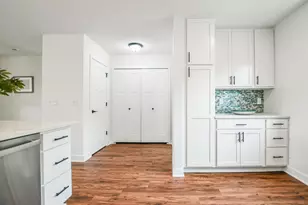 2604 Golden Valley Rd, Minneapolis, MN 55411 - Photo 11