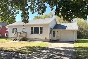 856 Redwood Dr, Fairmont, MN 56031 - Photo 1