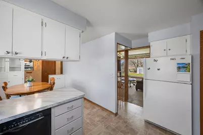 326 Larson Street SW, Hutchinson, MN 55350 - Photo 13