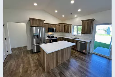 710 11th Street NW, Perham, MN 56573 - Photo 3