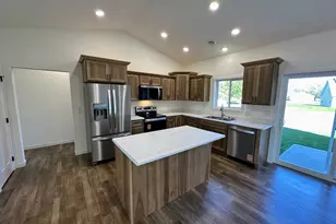 710 11th St NW, Perham, MN 56573 - Photo 3