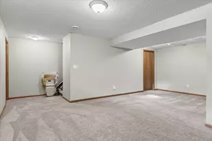 14812 Belvoir Dr, Minnetonka, MN 55345 - Photo 29