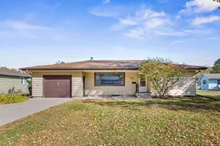 725 Maple St NE, Hutchinson, MN 55350 - Photo 1