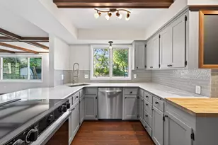 1009 Knob Hill Rd, Burnsville, MN 55337 - Photo 5