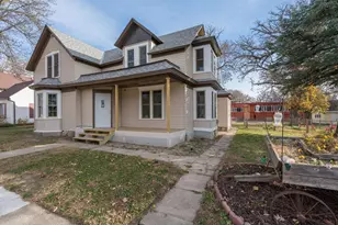 212 N Murphy St, Lake Crystal, MN 56055 - Photo 3