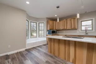 212 N Murphy St, Lake Crystal, MN 56055 - Photo 5