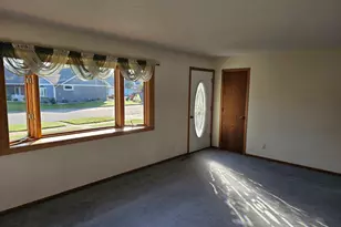 909 Bradford Ave, Argyle, MN 56713 - Photo 5