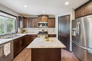 13715 Grafton Ct, Apple Valley, MN 55124 - Photo 9