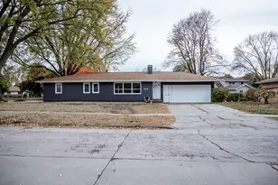 704 Washington Ave, Fairmont, MN 56031 - Photo 1