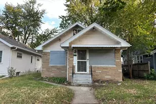 1377 Hewitt Ave, Saint Paul, MN 55104 - Photo 1