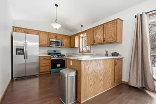 5452 Helena Rd N, Oakdale, MN 55128 - Photo 7