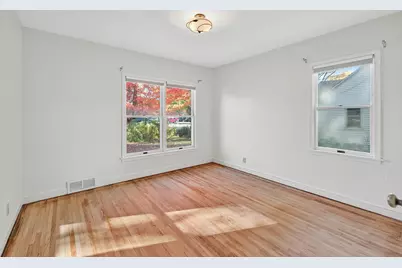 1049 Sterling Street N, Maplewood, MN 55119 - Photo 17