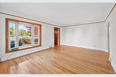 1049 Sterling Street N, Maplewood, MN 55119 - Photo 5