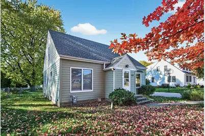 1049 Sterling Street N, Maplewood, MN 55119 - Photo 1