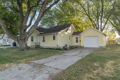 925 S Galbraith Street, Blue Earth, MN 56013 - Photo 1